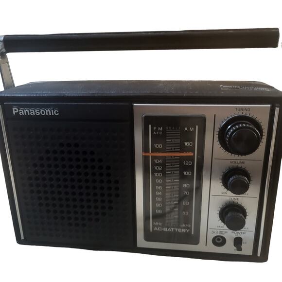 Rare Vintage Panasonic AM/FM radio Model RF-597 - Picture 1 of 6